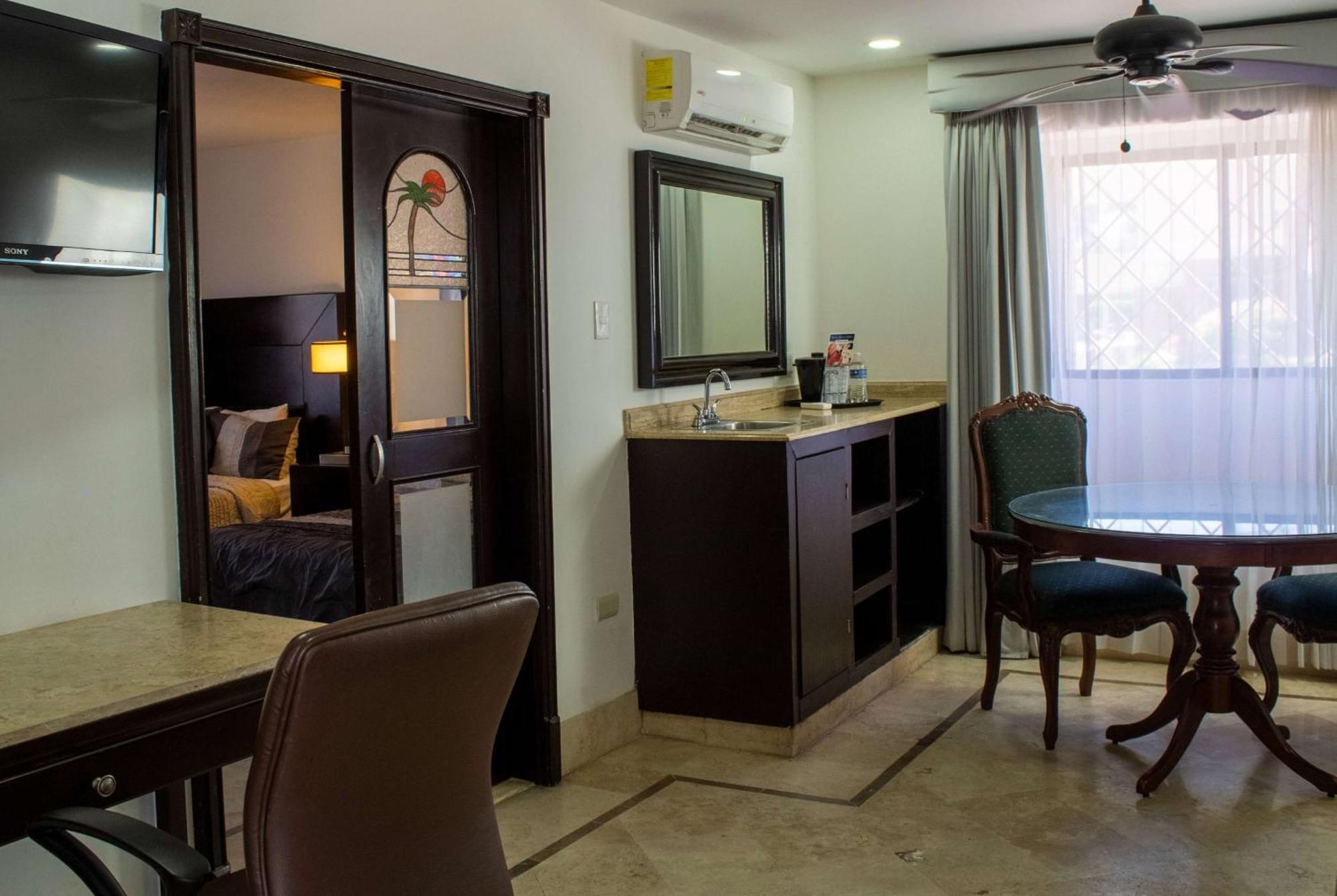 Hotel Plaza Inn Los Mochis Esterno foto